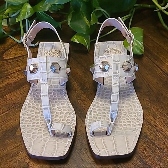 Vince Camuto Dailette Flat Sandal Size 8.5 Taupe Leather T-Strap Toe-Ring New - Picture 1 of 12